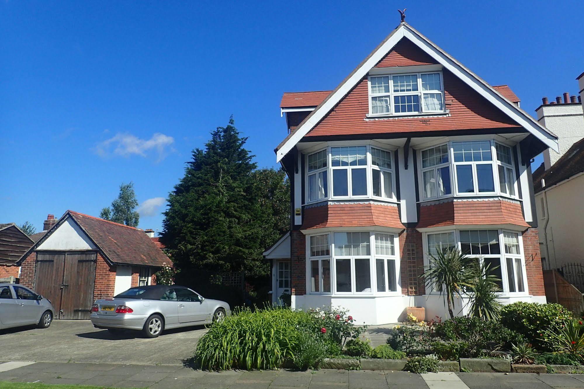 Bed and Breakfast The Old Surgery Clacton-on-Sea Exterior foto